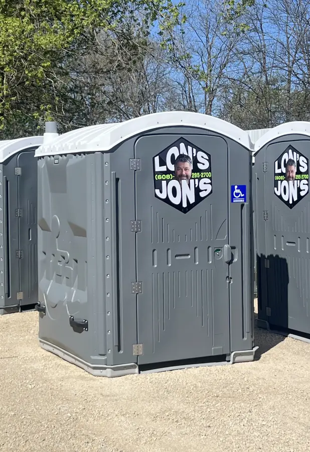 Porta potty that is handicap accessible