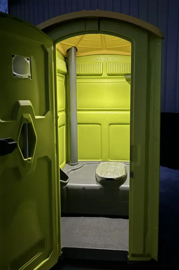 Lit porta potty
